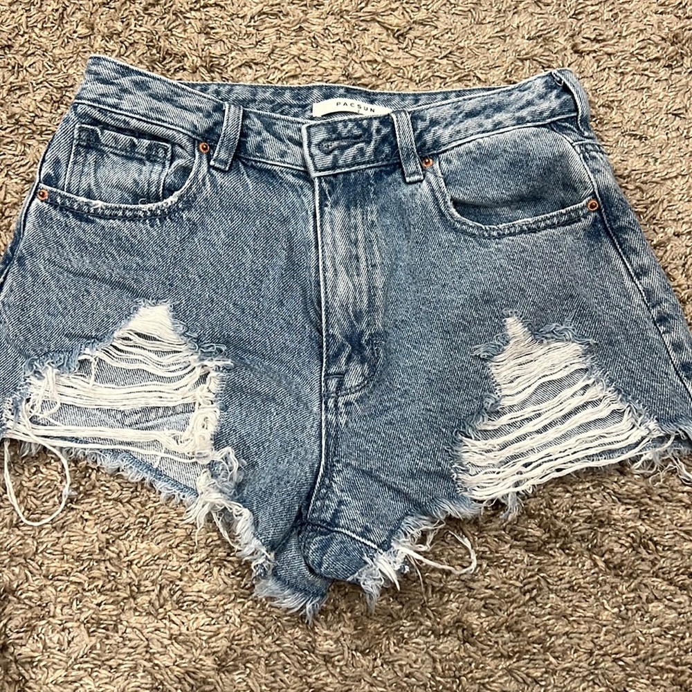 High rise festival cut light wash Pacsun denim shorts, size 26